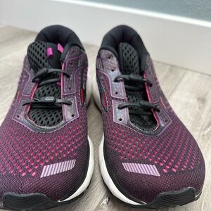 Women’s Brooks Shoes